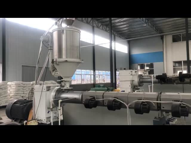 HUASHIDA 真空校正 プラスチックHDPEジャケット シェル キャッシング エクストルーション機械 PUR 発泡のための前隔管機械