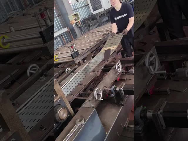 5.5kW電圧 220V/380Vケーブルトレイ製造機械 10-15m/Min
