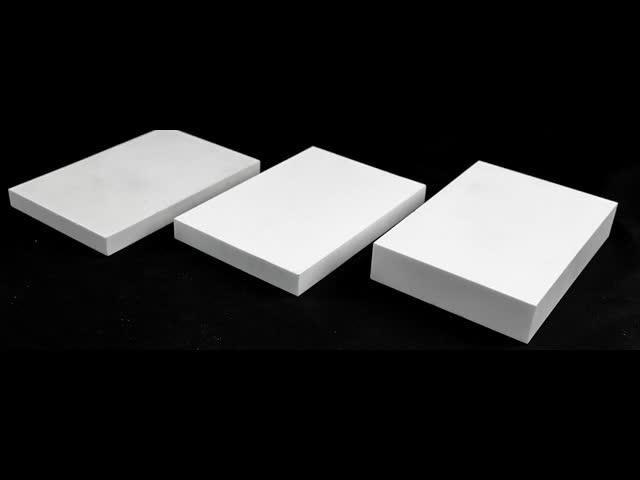 アルミナセラミックプレート 95% アルミナ含有 折りたたみ強度 >3.9 MPam 1/2 1700.C マックステンプ >280MPa