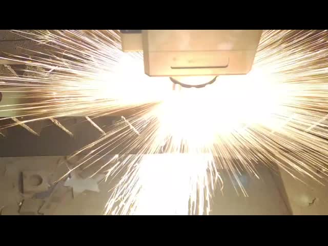マックスレイカスレーザー切削機 1000W 工業レーザー切削機 1500*3000mm