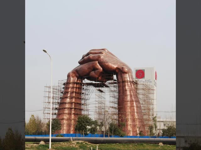 31 M de altura Escultura de mão de bronze, porta de etiqueta Escultura monumental