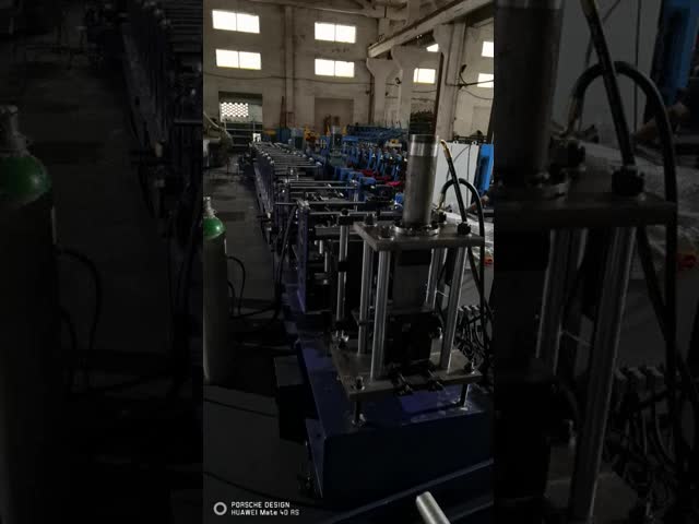 双面運動 ステップ ビーム ロール 形成 機械 清潔な端 ノッチング
