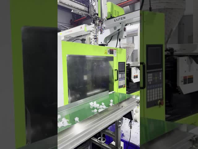 Ribbed 24 410 Black Lotion Pump / Aluminium Gold Dispenser Pump