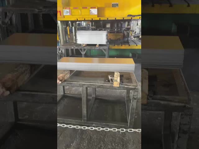 使用されたアーク溶接ABBのロボット6軸線IRB 6640-130/3.2