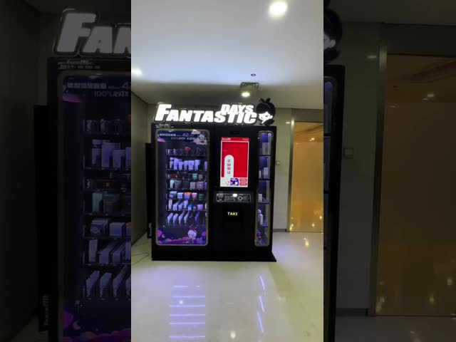 Big Capacity Automatic Blind Box Skincare Products Vending Machine With 32'' Touchscreen Digital Ads