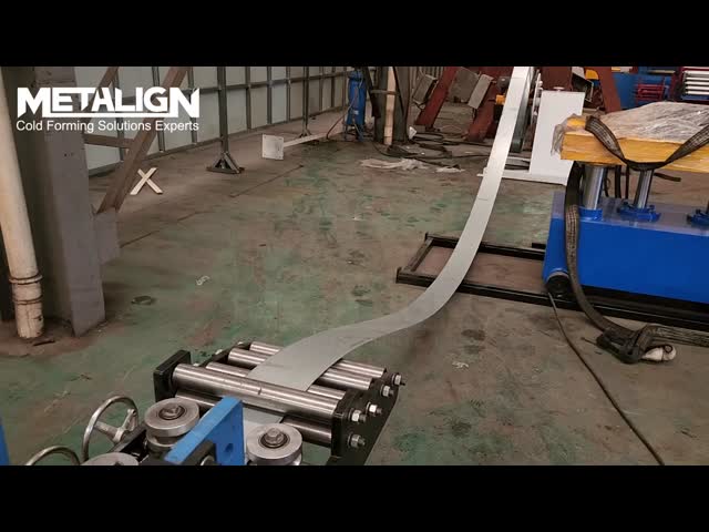 15Kw ストラットチャネルロール形成機械 水力パンシングと調整可能なガイドシステム
