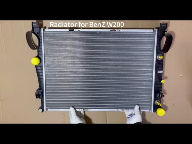 Автозапчасти охлаждающий охлаждающий радиатор для 1999-2006 Mercedes-Benz W220 двигатель 220.875 видео