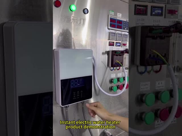 220V 5500W タンクのないシャワー 小さな電気の即時温水器