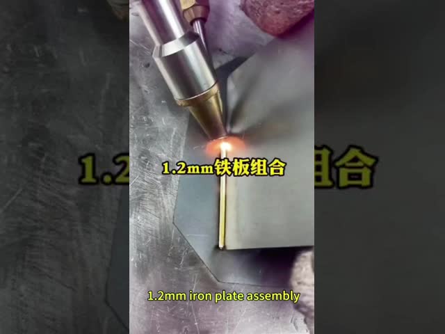 1500Wのハンドヘルドレーザー溶接機 6mの繊維長さ