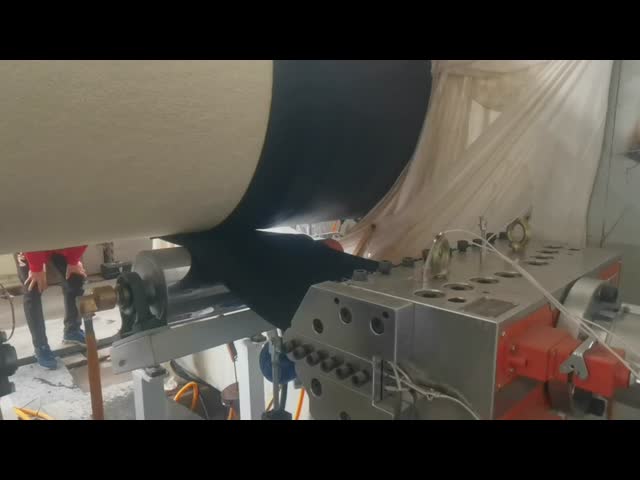 連続型ポリウレタン噴霧式熱巻きポリエチレン設備の生産ライン