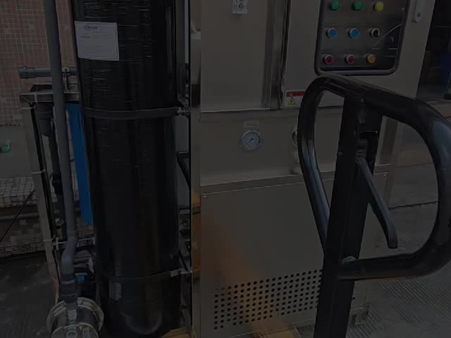 6トンの海水浄化器 淡水化機 高さ171cm 幅111cm 長さ62cm