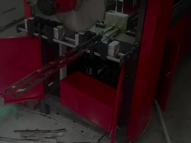 完全に自動 CNC 切断とパンチングマシン チャンネル 鋼の角 鉄の厚い四角管 ビデオ