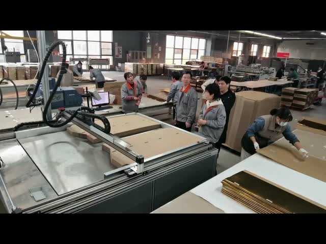 Автомат для резки коробки сбережений времени оборудованный с ножом мотора сервопривода осциллируя