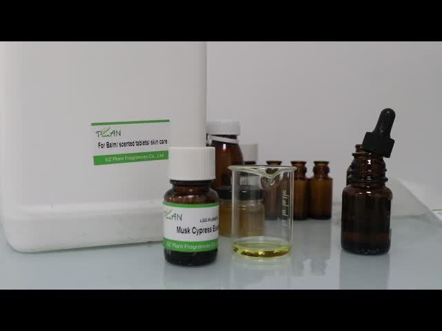 Skin Friendly Musk Cypress Essence with Light and Refreshing Scent for Undiluted Skin Care Formulations