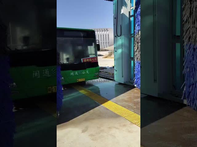Машина для автоматической очистки автобусов с голубой перегородкой Размер 2150*5750*5355 мм настраиваемый