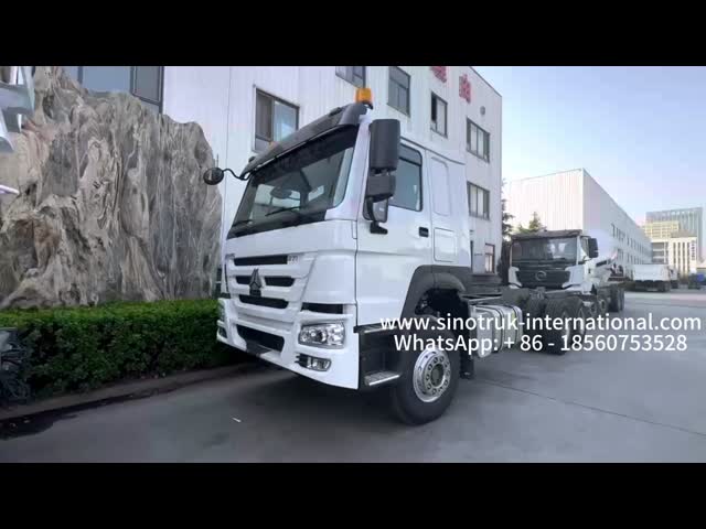 SINOTRUK HOWO トラック シャーシ SINOTRUK エンジン371HP 6 × 4 RHD 警告ライト付き ダンプトラック 貨物トラック 水道トラック