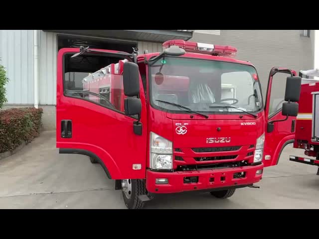 ISUZU 190HP 多機能の産業普通消防車 4x2 8000L 赤い色