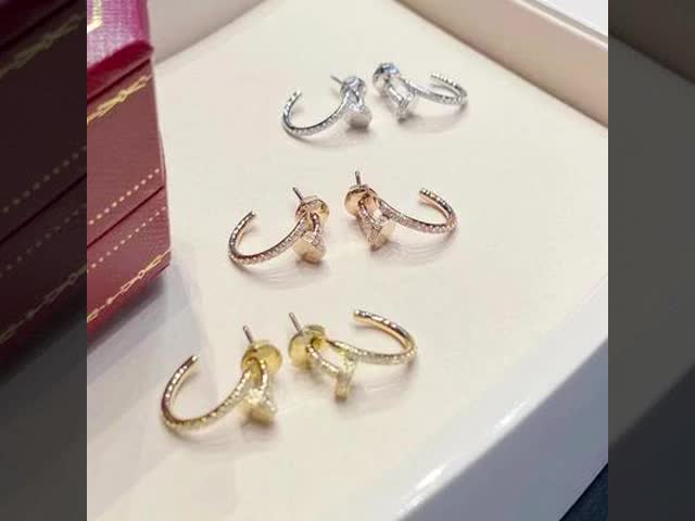 Anel de noivado de diamante de corte oval de 1 quilate