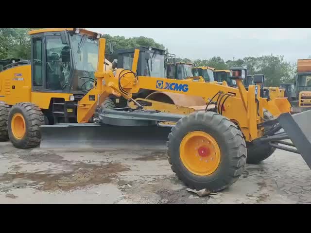カミンズエンジン 2024年 中古 XCMG GR2153 前刃のモーターグレード