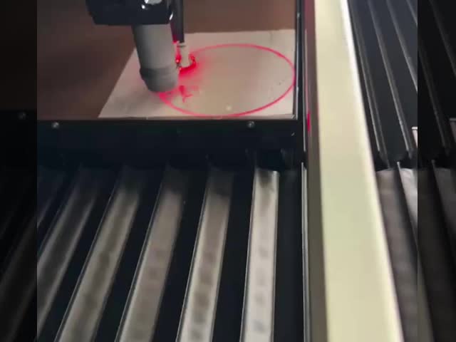 マイクロジェットレーザー技術機器 ワイファースライス金属 シリコンカービッド材料