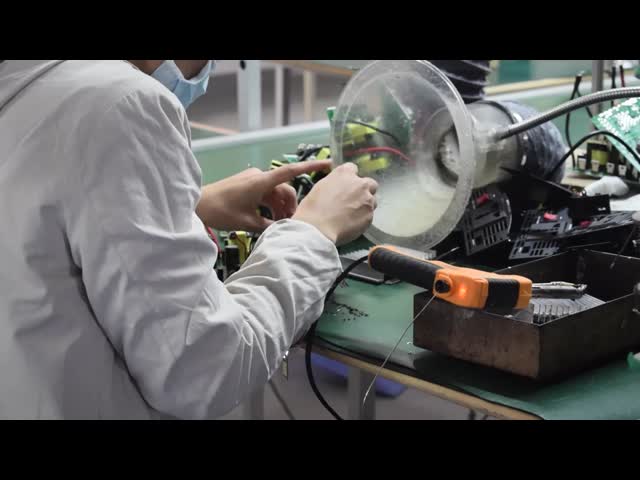 工場卸売価格 パワーインバーター 12V DC から 220V AC 1500W 1500va 修正されたシナス波インバーター
