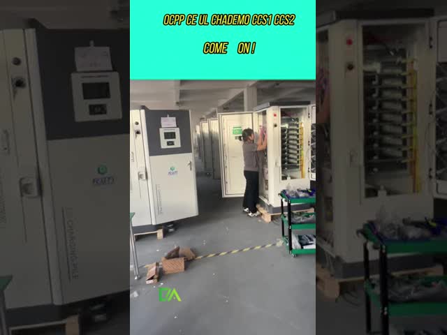 750V 120KW Floor Mounted EV Charger Pile With Double Guns Air Cooling