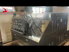 Funcionamento hidráulico/pneumático do homogenizador do suco da grande capacidade