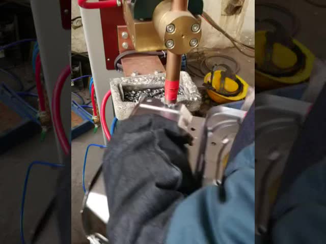 50KVA 定位電力のナッツ投射溶接機