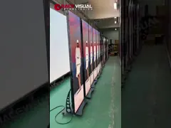 आईपी सीरीज पी2.5 640x1920 मिमी इंडोर एलईडी पोस्टर डिस्प्ले व्हील बेस पर लचीला और बहुमुखी डिस्प्ले समाधान