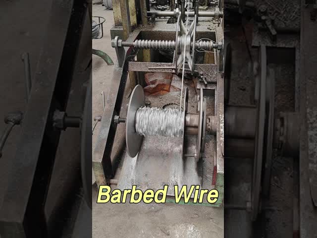 Hot Dip Galvanizing Barbed Wire Roll 400 Meters 350kgf Tensile Strength