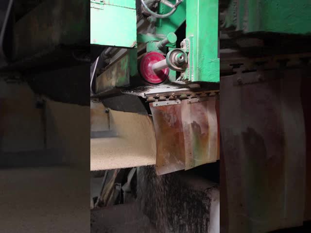 単層鋼屋根に適用された防水単層TPO屋根 / 白色熱塑膜