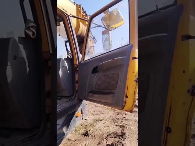 QY50KA 50トンの移動式水力トラッククレーン 重荷持ち上げ装置 最大持ち上げ重量5.5t 4軸