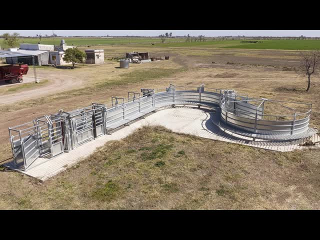 Light Grey Cattle Panel Fence High Flexibility Ranch Equipment For Farm