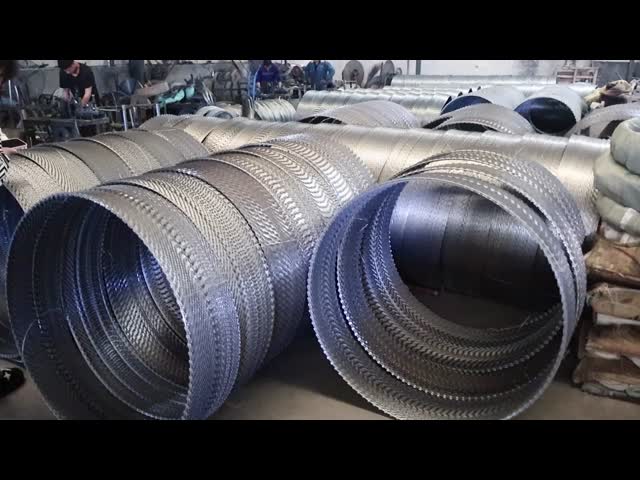 BTO-22 Type Galvanized Barbed Concertina Razor Coil For Safety Protection Constantine Wire