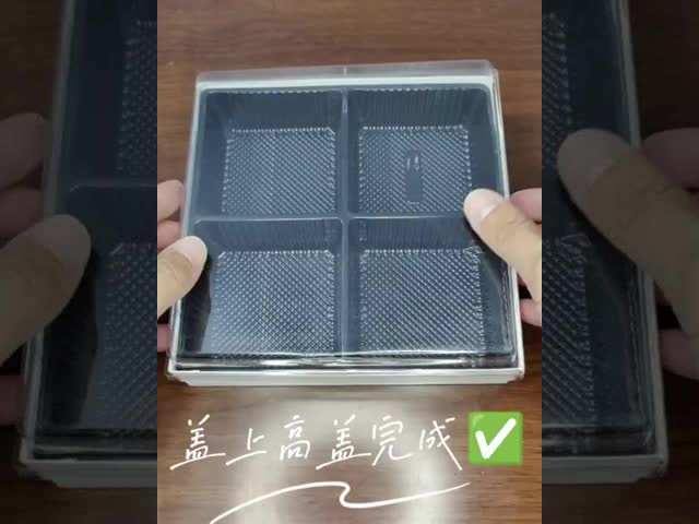 パーソナライズされた使い捨てプラスチックPP寿司箱 黒の寿司トレイ 透明なPS防霧蓋付きの四角形の寿司肉容器