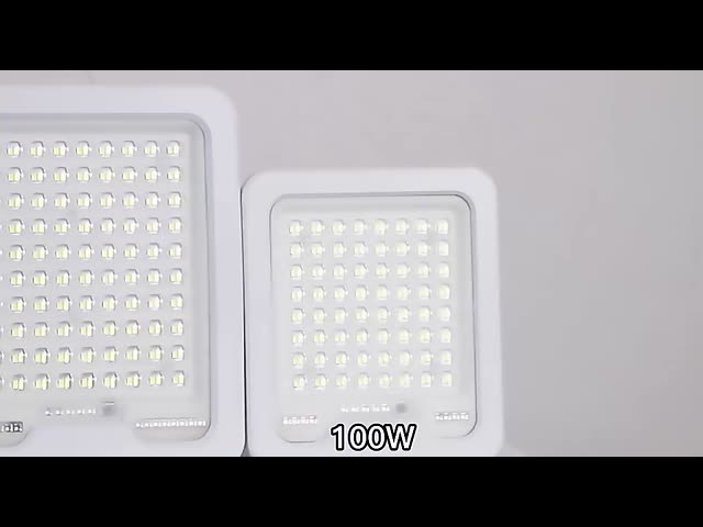 屋外太陽光発電の花園投光灯 50W 電池駆動の投光灯 リモコン付き