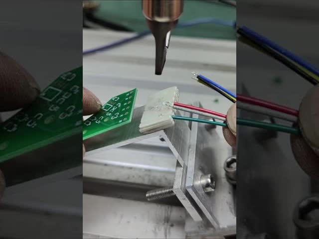 LED ストライプの溶接のためのカスタマイズされた半自動溶接機