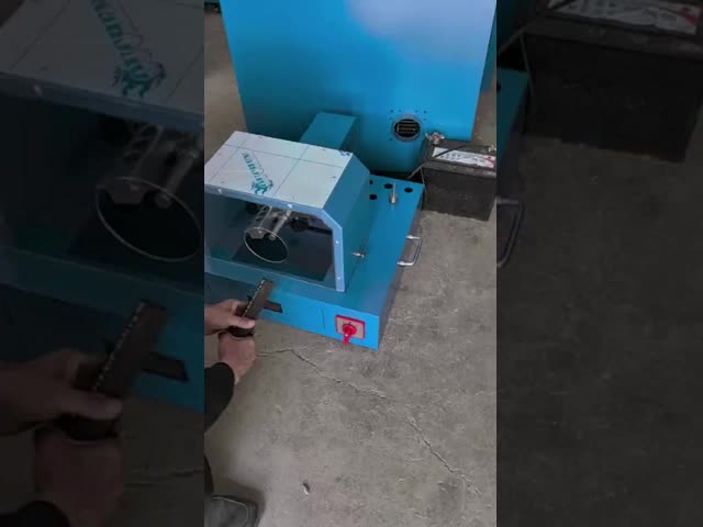 12v ブルーカラー カーロード 35kg ホース スキビング マシン 2 インチ モーター パワー 0.4kw ボネフィット / ホース ピーリング マシン