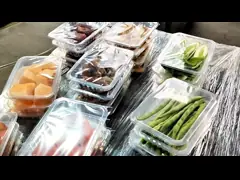 Machine d'emballage à atmosphère modifiée pour légumes frais Boîte en plastique avec processus automatisés video