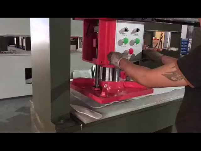 完全に自動的な革切削機 ソファと靴 2250*1050*2050mm