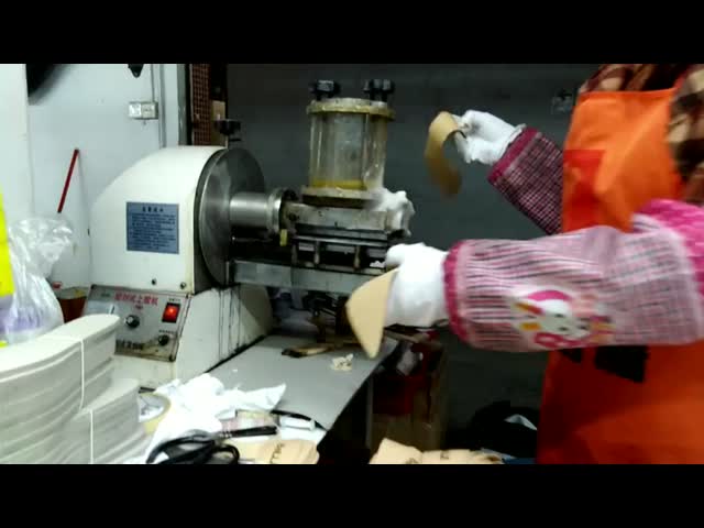 高精度革粘着機 維持が簡単 シールタイプセメント機