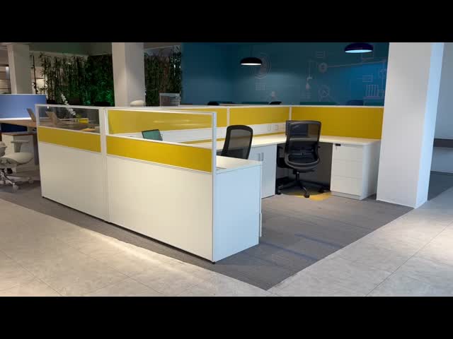 Mesa de trabalho ISO modular para quatro pessoas Painel de vidro de madeira preta