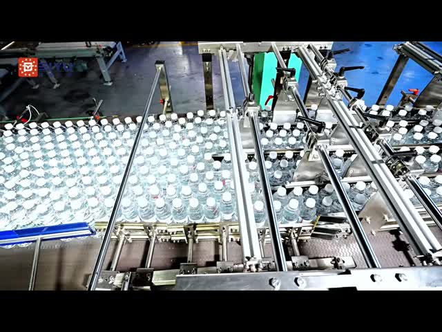 ODM 自動化 80 パック / 時間 熱縮フィルムパッケージングマシン パッカー 縮小包装マシン ボトル水生産ライン