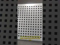 Fabbricazione di pannelli di lamiere metalliche perforate anodizzate di qualità superiore per applicazioni personalizzate