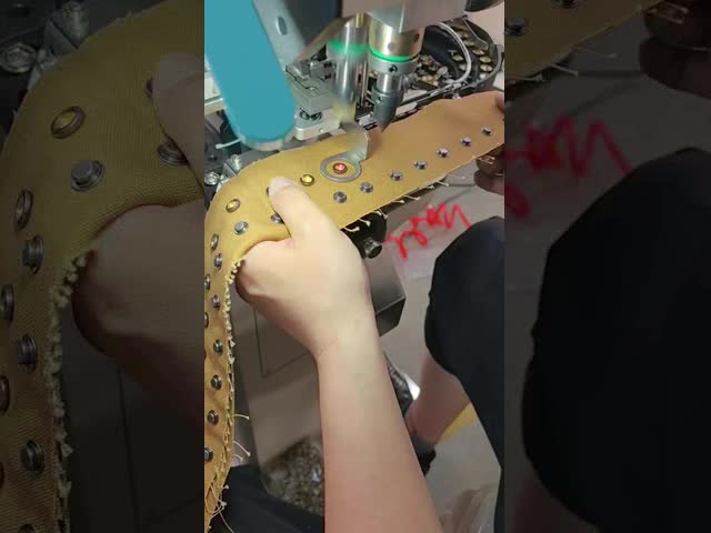 全自動穴あけ・ハトメ加工一体型スナップボタンパンチ機