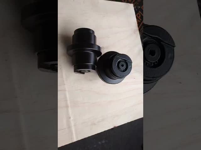 ZAX240 掘削機 底輪 交換部品 輸送機 輸送機 ローラー 掘削機 底輪 上部 ローラー 部品 上部 ローラー 掘削機