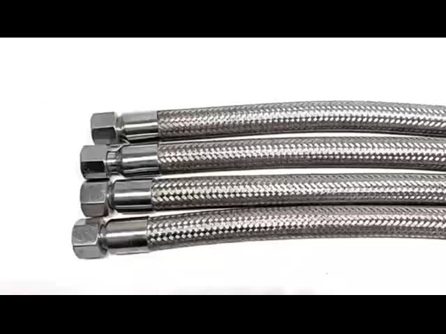 The latest brushed gold double-lock shower hose features an elegant and luxurious design, suitable for upscale vintage bathrooms.