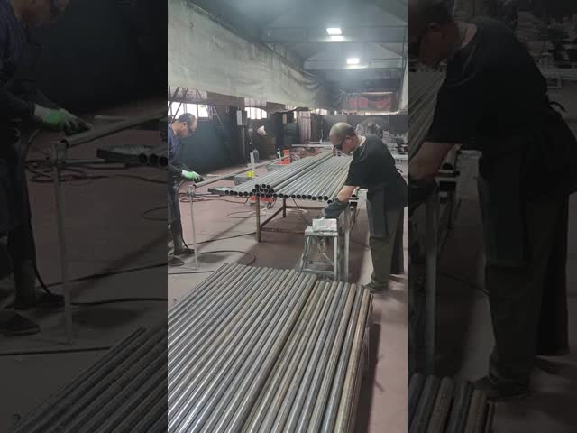 O fio de galinha revestido plástico do metal que cerca o vinil verde revestiu o cerco soldado do fio