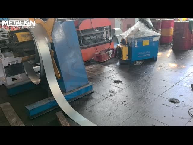 チェーン駆動と油圧パンチングを備えたハット母屋用カスタマイズ可能なロール成形ライン