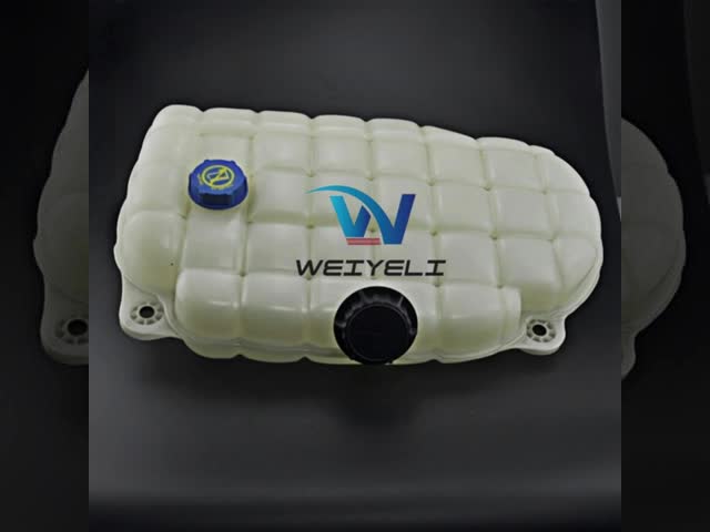 OE 22430366 22821828 21493205 3181065 FH/FM トラック部品およびアクセサリー 膨張タンク 産業機械スペアパーツ 996088 VOLVO用 膨張ケトル ビデオ